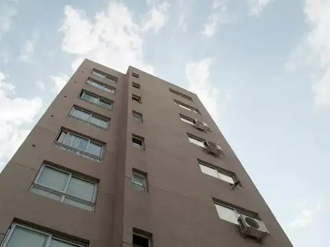 MONOAMBIENTE EN VENTA  AL FRENTE - CASTELAR NORTE