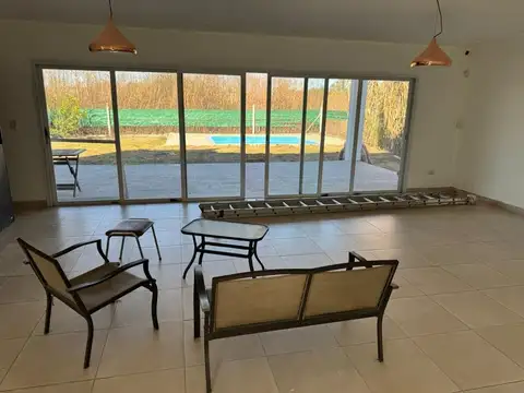 Casa 4 ambientes con 1 baño