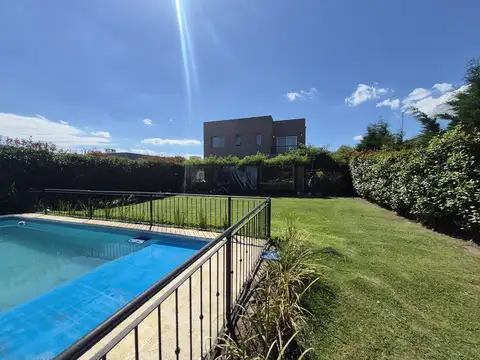 Casa en alquiler temporal con pileta, quincho y parrilla