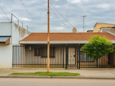 Oportunidad Casa Lomas del Mirador 3amb jard patio