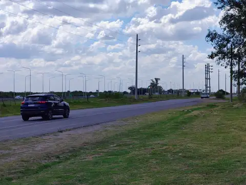 Venta 3 lotes 2200m2 Uso Comercial . Financiación