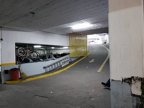 URGENTE - 2 COCHERAS - ESCUCHA OFERTA  