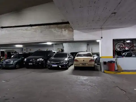 URGENTE - 2 COCHERAS - ESCUCHA OFERTA  