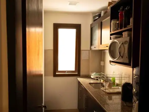 Oficina 6 ambientes con 2 baños