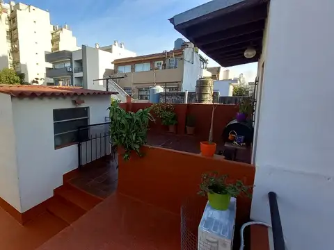 3 AMBIENTES PATIO Y TERRAZA Departamento tipo casa en venta en Liniers