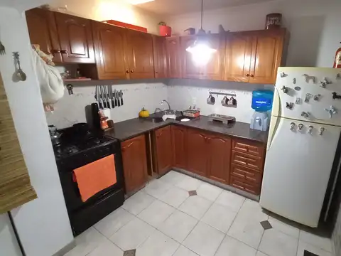 3 AMBIENTES PATIO Y TERRAZA Departamento tipo casa en venta en Liniers