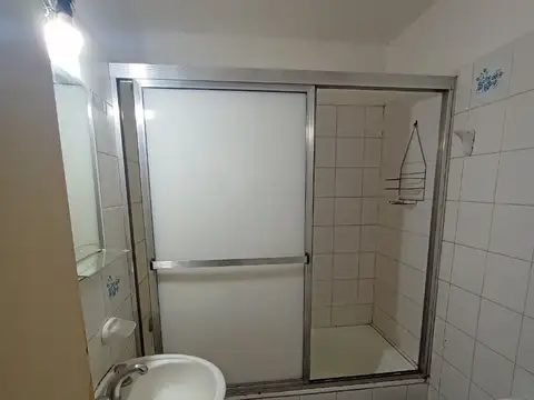 ¡OPORTUNIDAD!   Departamento de dos ambientes con espacio guardacoche