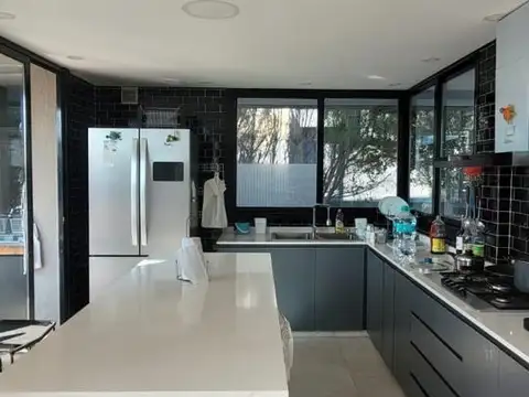 Venta Casa 6 Amb a La Laguna Barrio San Francisco Villanueva Tigre