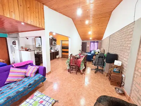 Casa 5 ambientes con 2 baños