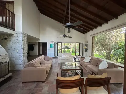 Casa en Alquiler Temporal en Carilo, $ 10