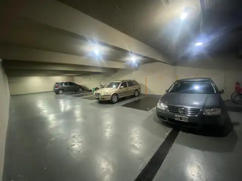 Venta cochera cubierta subsuelo Villa Pueyrredon