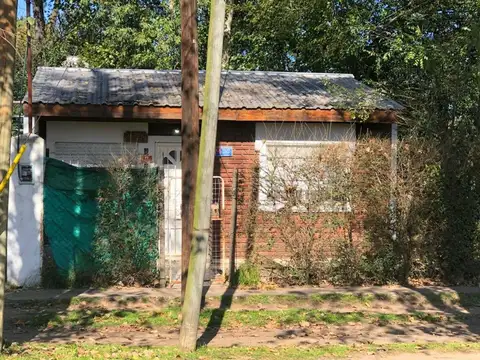 Casa en venta a cuadras de la estación