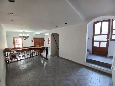 Casa 7 ambientes con 3 baños