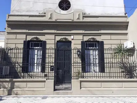 Chalet de Estilo reciclado a nuevo con pileta - EXCELENTE 