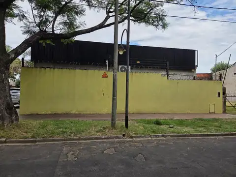Galpón Local en La Horqueta de 298m2 Esquina Estrategica