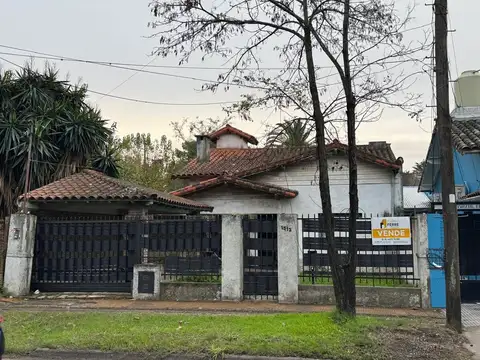 Casa a refaccionar en venta en Bella Vista 