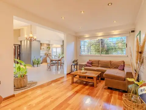 Casa 5 ambientes con 2 baños