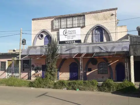 Venta local bailable o deposito R.Castillo, inmejorable ubicacion