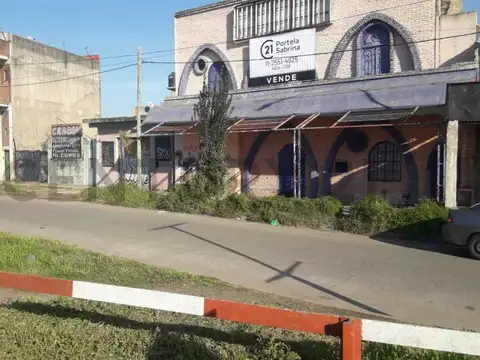 Venta local bailable o deposito R.Castillo, inmejorable ubicacion