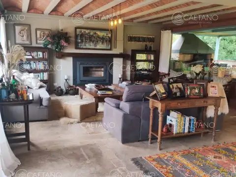 Casa 6 ambientes con 4 baños