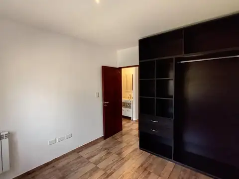 Casa en Alquiler con 1 cochera