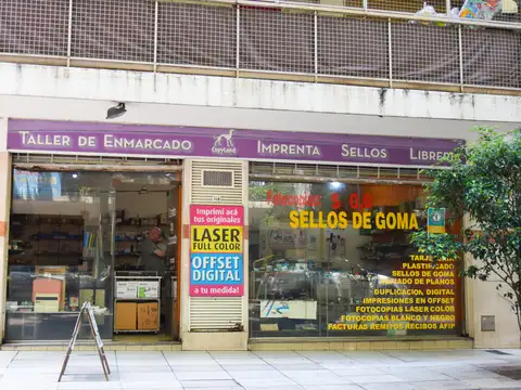 LOCAL EN VENTA  SOBRE VIA PUBLICA  8 mts DE FRENTE X 5MTS DE FONDO APROX