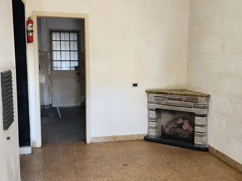 CASA EN PF AL FRENTE 3 AMBIENTES CON PATIO Y TERRAZA.  SIN EXPENSAS.