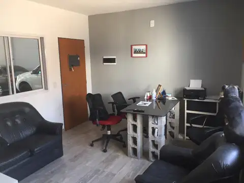 Local en Venta en Villa Luzuriaga, USD 240.000