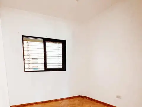 Hipolito Yrigoyen 3381 , Piso 5