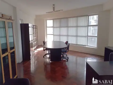 Oficina 7 ambientes con 2 baños