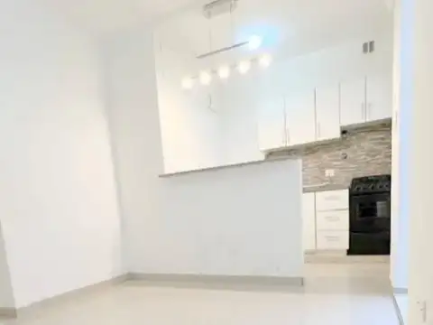 Hermoso departamento 2 ambientes con patio cubierto / DEVOTO a dos cuadras de Plaza Arenales