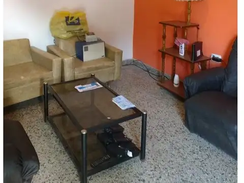 Casa 6 ambientes con 1 baño