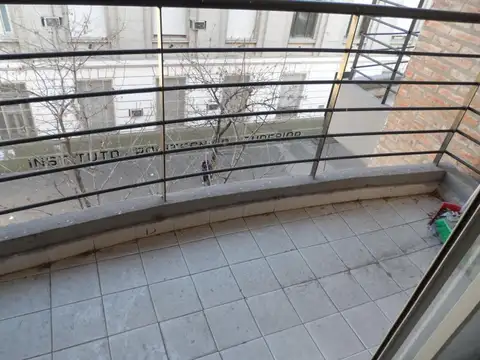 VENTA MONOANBIENTE AMPLIO FRENTE A FACULTAD INGENIERIA