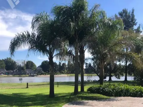 OPORTUNIDAD! Lote al Lago en El Lauquen Club de Campo