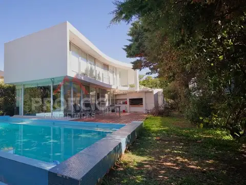 Casa en Countries/B.Cerrado (Berazategui)