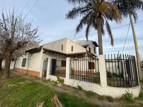 Casa de 2 Dormitorios y amplio Playroom/Altillo 