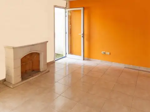 Casa 2 ambientes con 1 baño