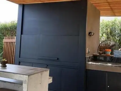 Casa 5 ambientes con 3 baños