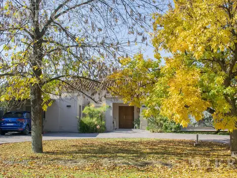 Casa en venta desarrollada en una sola planta en Olivos Golf Club