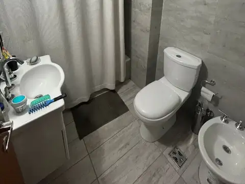 Departamento 2 ambientes al frente con Balcon y cochera