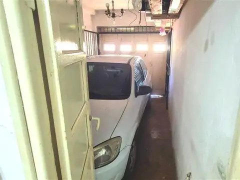 Casa con dos habitaciones, cochera y patio . villa mercedes