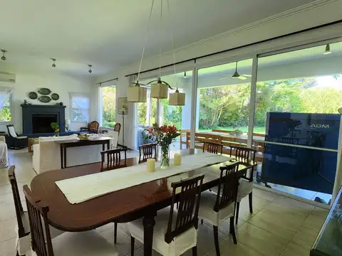 Casa en Venta con 4 cocheras