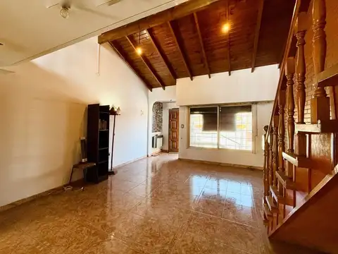 Depto Tipo Casa 4 ambientes con 2 baños