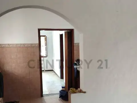 Casa 5 ambientes con 1 baño