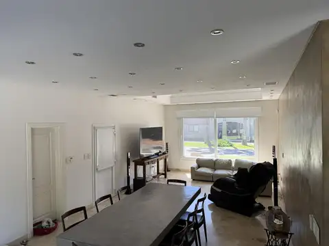 Casa en Venta con 8 cocheras