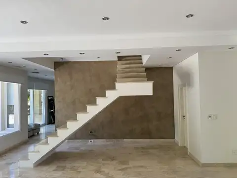 Casa 6 ambientes con 6 baños