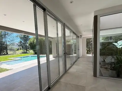 Casa 5 ambientes con 5 baños