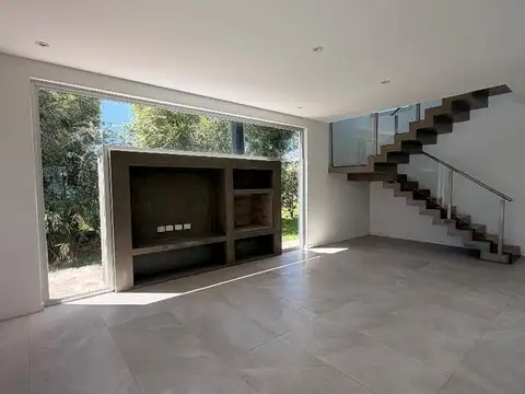 Casa en Venta con 6 cocheras