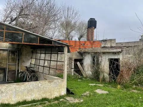 Illia e/25 de Mayo y Haramboure , Piso 0