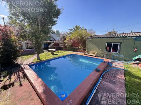 Casa de cuatro ambientes en venta, Moron Sur